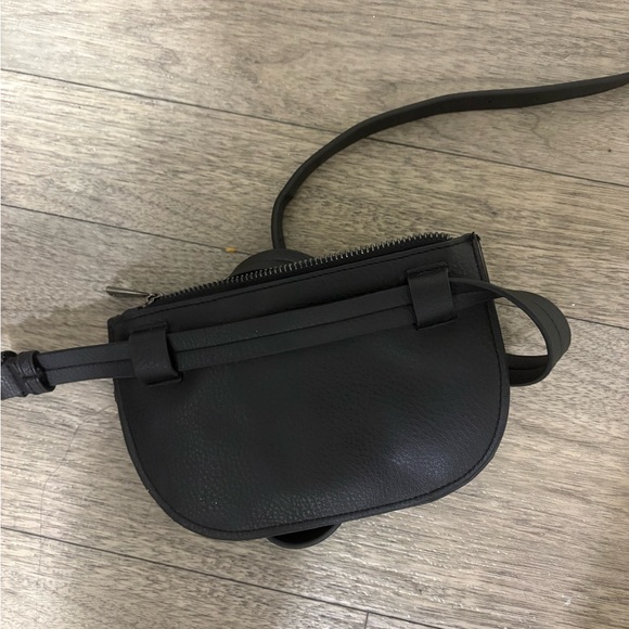 Elegant Black Crossbody Bag - Picture 2 of 2